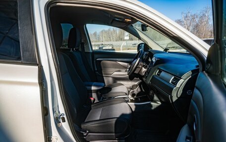 Mitsubishi Outlander III рестайлинг 3, 2018 год, 2 000 000 рублей, 11 фотография