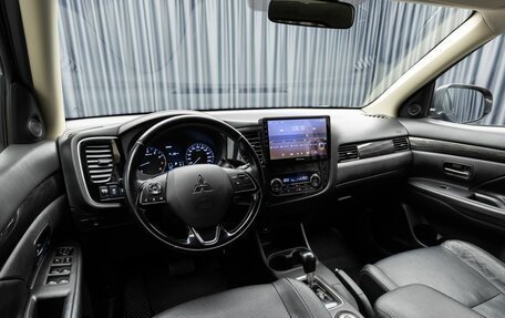 Mitsubishi Outlander III рестайлинг 3, 2015 год, 1 849 000 рублей, 9 фотография