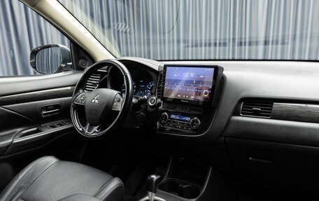 Mitsubishi Outlander III рестайлинг 3, 2015 год, 1 849 000 рублей, 10 фотография