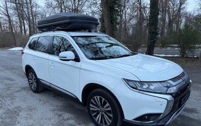 Mitsubishi Outlander III рестайлинг 3, 2018 год, 1 600 000 рублей, 1 фотография