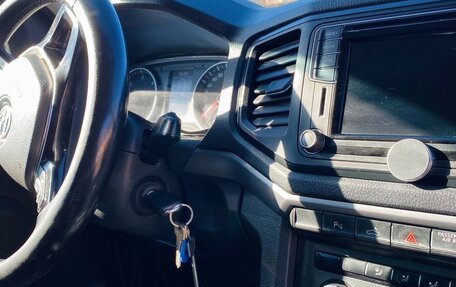 Volkswagen Amarok I рестайлинг, 2018 год, 2 420 000 рублей, 12 фотография