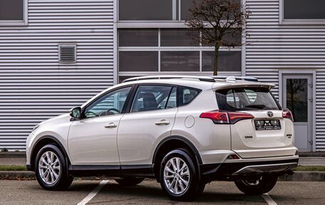 Toyota RAV4, 2019 год, 2 195 000 рублей, 4 фотография