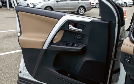 Toyota RAV4, 2019 год, 2 195 000 рублей, 12 фотография