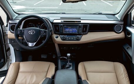 Toyota RAV4, 2019 год, 2 195 000 рублей, 15 фотография