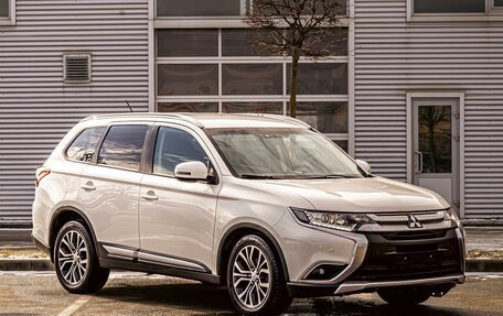 Mitsubishi Outlander III рестайлинг 3, 2018 год, 1 565 000 рублей, 3 фотография