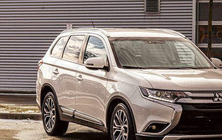 Mitsubishi Outlander III рестайлинг 3, 2018 год, 1 565 000 рублей, 7 фотография