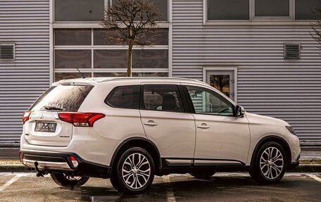 Mitsubishi Outlander III рестайлинг 3, 2018 год, 1 565 000 рублей, 6 фотография