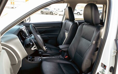 Mitsubishi Outlander III рестайлинг 3, 2018 год, 1 565 000 рублей, 11 фотография