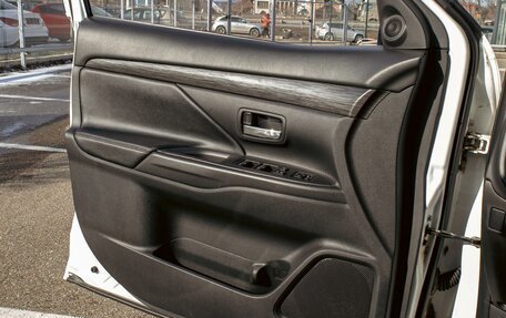 Mitsubishi Outlander III рестайлинг 3, 2018 год, 1 565 000 рублей, 12 фотография