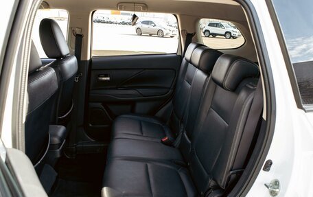 Mitsubishi Outlander III рестайлинг 3, 2018 год, 1 565 000 рублей, 16 фотография