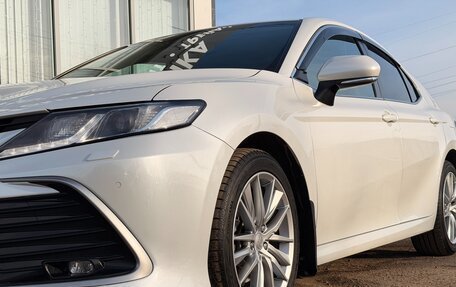 Toyota Camry, 2021 год, 3 080 000 рублей, 2 фотография