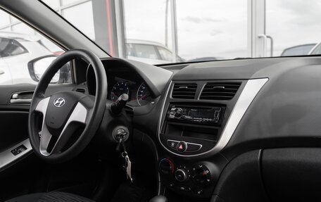 Hyundai Solaris II рестайлинг, 2015 год, 850 000 рублей, 16 фотография