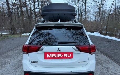 Mitsubishi Outlander III рестайлинг 3, 2018 год, 1 600 000 рублей, 7 фотография