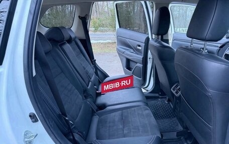 Mitsubishi Outlander III рестайлинг 3, 2018 год, 1 600 000 рублей, 18 фотография