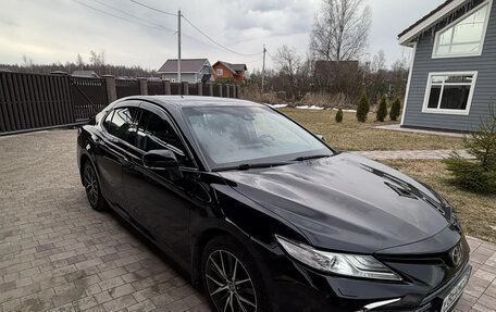 Toyota Camry, 2021 год, 3 650 000 рублей, 2 фотография