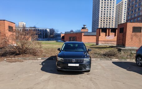 Volkswagen Tiguan II, 2018 год, 3 050 000 рублей, 1 фотография