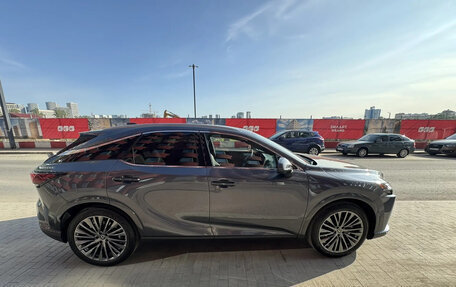 Lexus RX IV рестайлинг, 2024 год, 4 000 000 рублей, 2 фотография