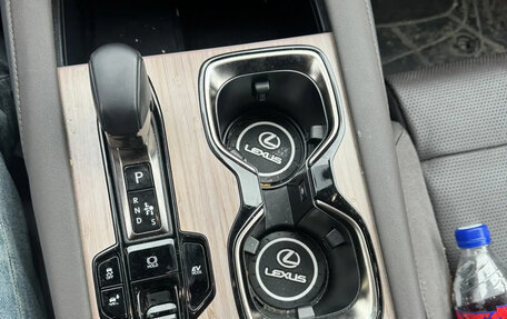 Lexus RX IV рестайлинг, 2024 год, 4 000 000 рублей, 8 фотография