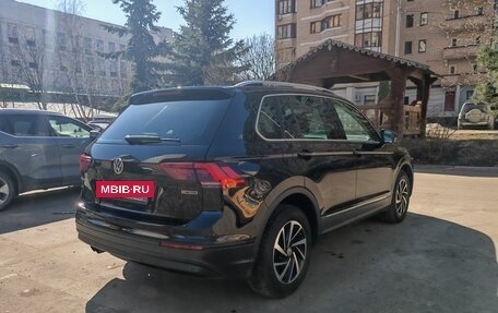 Volkswagen Tiguan II, 2018 год, 3 050 000 рублей, 5 фотография