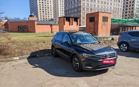 Volkswagen Tiguan II, 2018 год, 3 050 000 рублей, 3 фотография