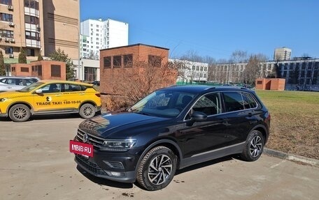 Volkswagen Tiguan II, 2018 год, 3 050 000 рублей, 2 фотография