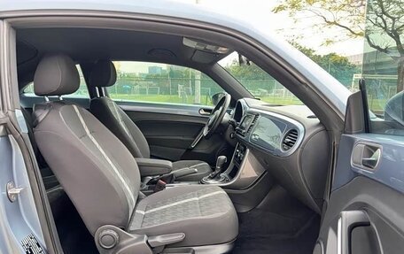 Volkswagen Beetle, 2018 год, 1 760 000 рублей, 9 фотография