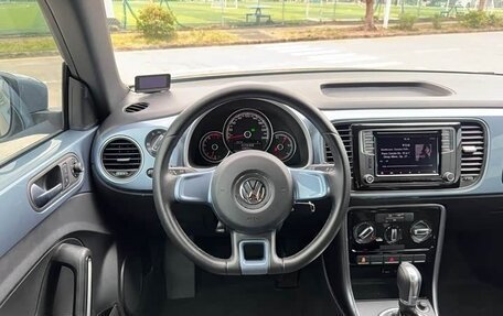 Volkswagen Beetle, 2018 год, 1 760 000 рублей, 13 фотография