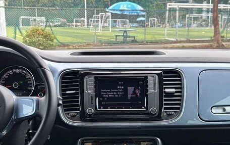 Volkswagen Beetle, 2018 год, 1 760 000 рублей, 17 фотография