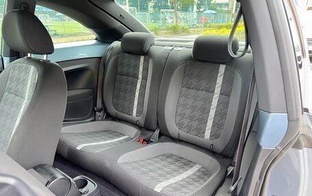 Volkswagen Beetle, 2018 год, 1 760 000 рублей, 19 фотография