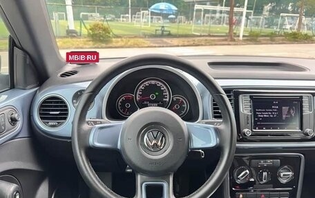 Volkswagen Beetle, 2018 год, 1 760 000 рублей, 14 фотография