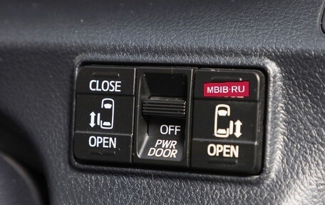 Toyota Sienta II, 2020 год, 1 899 000 рублей, 10 фотография