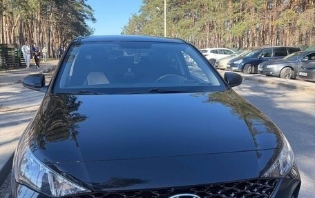 Hyundai Solaris II рестайлинг, 2021 год, 1 550 000 рублей, 1 фотография