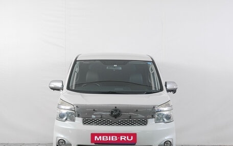 Toyota Voxy II, 2013 год, 2 079 000 рублей, 2 фотография