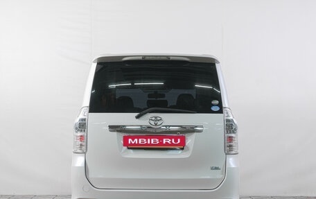 Toyota Voxy II, 2013 год, 2 079 000 рублей, 5 фотография