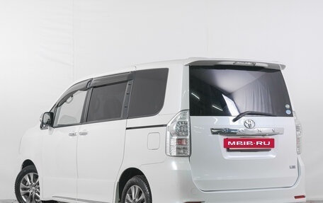 Toyota Voxy II, 2013 год, 2 079 000 рублей, 4 фотография
