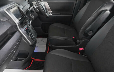 Toyota Voxy II, 2013 год, 2 079 000 рублей, 8 фотография