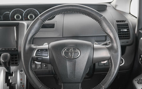 Toyota Voxy II, 2013 год, 2 079 000 рублей, 15 фотография