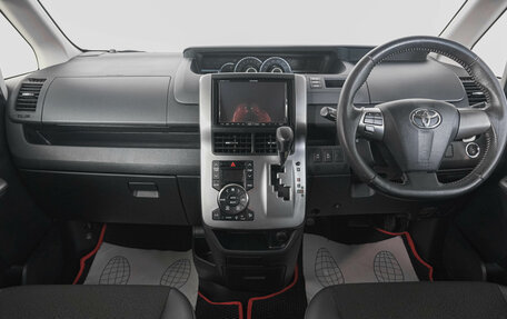 Toyota Voxy II, 2013 год, 2 079 000 рублей, 13 фотография