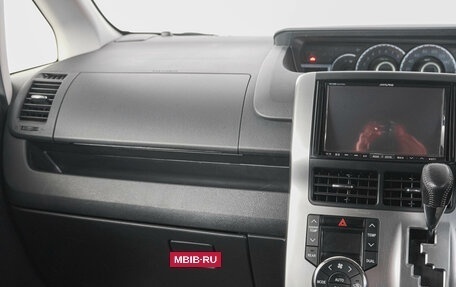 Toyota Voxy II, 2013 год, 2 079 000 рублей, 12 фотография