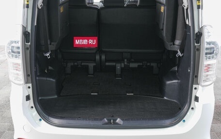 Toyota Voxy II, 2013 год, 2 079 000 рублей, 7 фотография