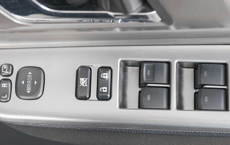 Toyota Voxy II, 2013 год, 2 079 000 рублей, 22 фотография