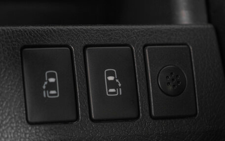 Toyota Voxy II, 2013 год, 2 079 000 рублей, 21 фотография