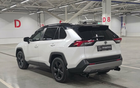 Toyota RAV4, 2021 год, 3 590 000 рублей, 7 фотография