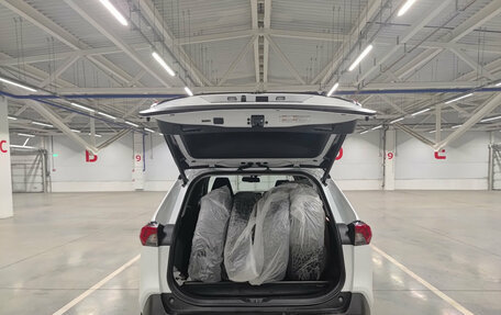 Toyota RAV4, 2021 год, 3 590 000 рублей, 10 фотография