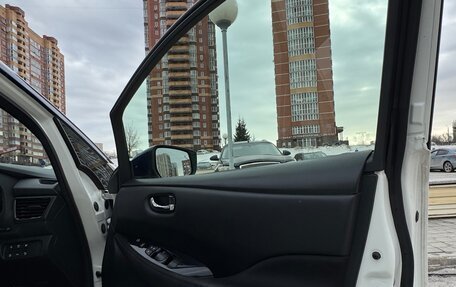 Nissan Leaf II, 2017 год, 1 490 000 рублей, 12 фотография