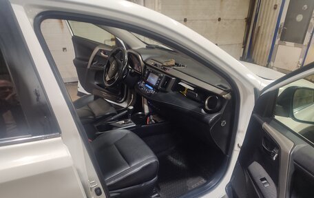 Toyota RAV4, 2014 год, 1 850 000 рублей, 13 фотография