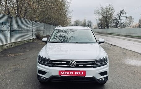 Volkswagen Tiguan II, 2017 год, 2 600 000 рублей, 2 фотография