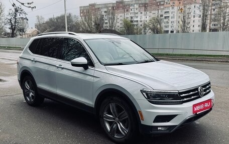 Volkswagen Tiguan II, 2017 год, 2 600 000 рублей, 3 фотография