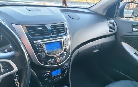 Hyundai Solaris II рестайлинг, 2012 год, 1 100 000 рублей, 6 фотография