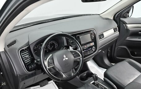 Mitsubishi Outlander III рестайлинг 3, 2015 год, 1 435 000 рублей, 8 фотография